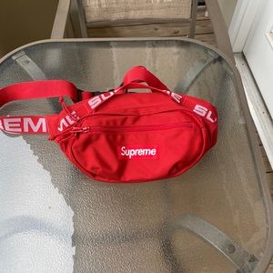 Supreme fanny pack authentic.